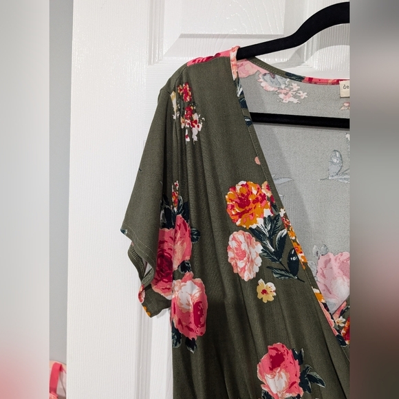 Derek Heart Plus Green Floral Short Sleeve Faux Wrap Dress in Size 2X - Picture 3 of 9